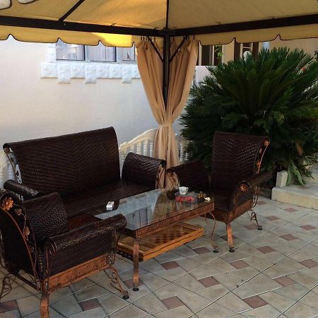 Guest House Liel Soechoemi Buitenkant foto
