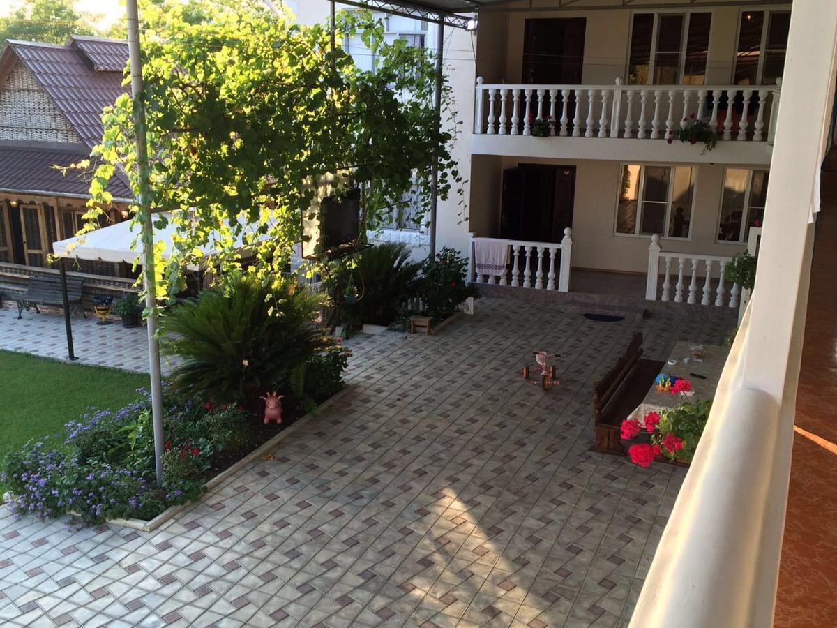 Guest House Liel Soechoemi Buitenkant foto